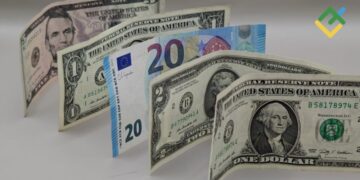 ارتفاع الدولار الأمريكي مع استمرار مخاطر تضخم النفط.