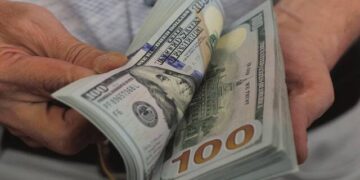 ارتفاع الدولار بفعل تزايد الطلب على الملاذ الآمن