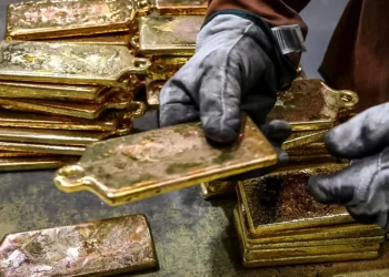 ارتفاع الذهب مع تراجع الدولار وسط توقعات بتثبيت الفائدة رغم تضخم 3.4%