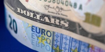 ارتفاع حيازة اليورو إلى 20% بمحافظ البنوك المركزية رغم تراجع التداولات اليومية مقابل الدولار