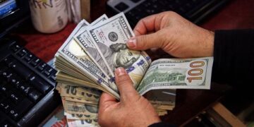 ارتفاع قياسي في تحويلات المصريين يعزز احتياطي النقد الأجنبي