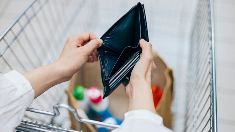 استطلاع بنك نيويورك يظهر تراجع تفاؤل المستهلكين لأدنى مستوى منذ 2022 استطلاع بنك نيويورك يظهر تراجع تفاؤل المستهلكين لأدنى مستوى منذ 2022