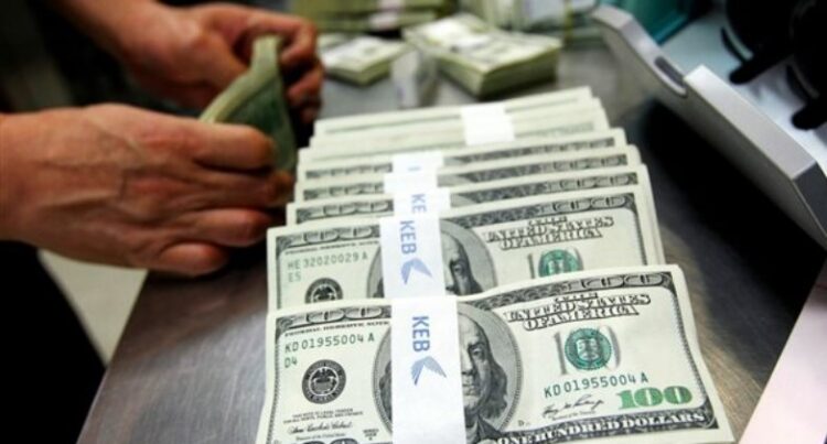 استقرار الدولار مقابل الجنيه المصري عند مستويات 49.5 جنيه في البنوك اليوم