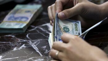 استقرار سعر الدولار أمام الجنيه المصري عند مستويات 49.46 جنيه للشراء
