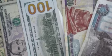 استقرار سعر الدولار مقابل الجنيه المصري وسط تراجع طفيف في السوق المحلي