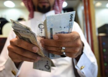 استقرار سعر الريال السعودي في البنوك المصرية مع توقع تراجع الدين الحكومي إلى 82% في 2027