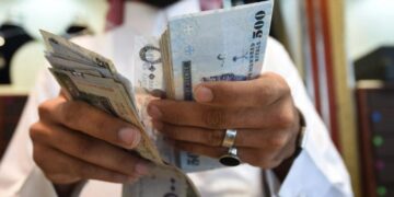 استقرار سعر الريال السعودي في البنوك المصرية مع توقع تراجع الدين الحكومي إلى 82% في 2027