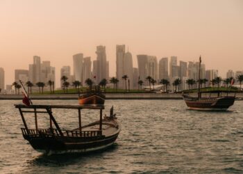 الأرصاد الجوية في قطر تحذر من رؤية أفقية متدنية وأمواج تصل إلى 9 أقدام في البحر