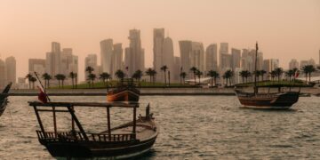 الأرصاد الجوية في قطر تحذر من رؤية أفقية متدنية وأمواج تصل إلى 9 أقدام في البحر