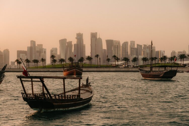 الأرصاد الجوية في قطر تحذر من رؤية أفقية متدنية وأمواج تصل إلى 9 أقدام في البحر