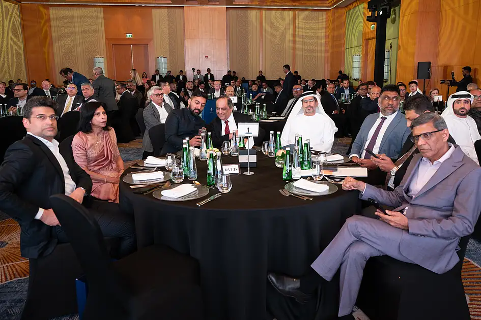 الإمارات وسريلانكا تتعاونان لإنجاز اتفاق تجاري شامل