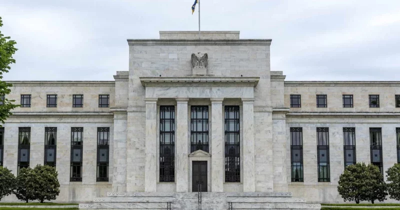 الاقتصاد الأمريكي يضيف 172,000 وظيفة في مايو مع تثبيت الفائدة عند 3.5%-3.75%