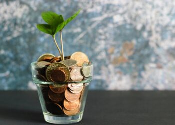الاقتصاد الأميركي ينمو 2.1% في الربع الأول مع تراجع إنفاق المستهلكين