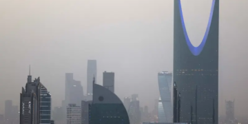 الاقتصاد السعودي يظهر صمودًا رغم تراجع النمو بسبب الحرب