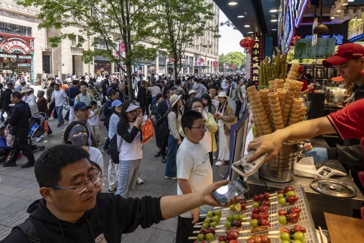 الاقتصاد الصيني يتباطأ وقيود الاستهلاك تتجه نحو الانخفاض
