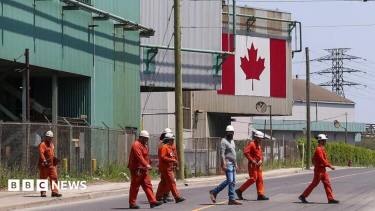 البيت الأبيض يفرض تعريفات جمركية على الصلب والسيارات رغم اتفاق USMCA