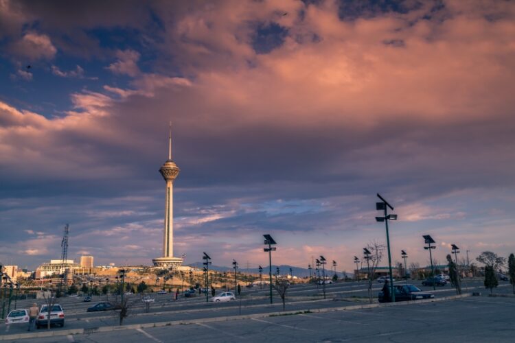 الحرب الأمريكية الإيرانية وتأثيرها على الاقتصاد والشركات