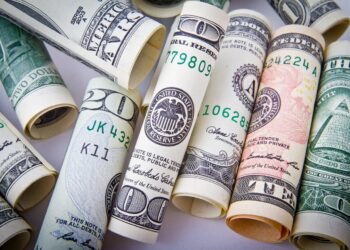 الدولار الأميركي يرتفع لأعلى مستوياته منذ مايو 2025 مع توقعات رفع الفائدة