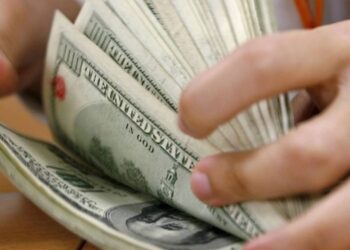 الدولار يتجه لأكبر مكاسبه الشهرية مع ترقب بيانات التضخم الأميركي