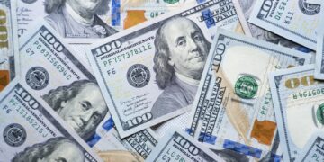 الدولار يتراجع بعد توقف إيران عن استهداف إسرائيل؛ الين عند 160 مقابل الدولار