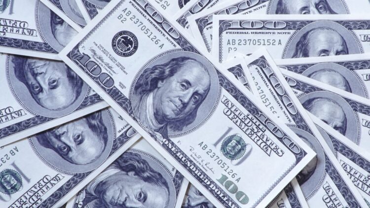 الدولار يتراجع بعد توقف ترامب عن ضربات إيران الدولار يتراجع بعد توقف ترامب عن ضربات إيران