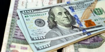 الدولار يرتفع أمام الجنيه المصري إلى نحو 49.87 جنيه اليوم