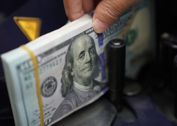 الدولار يرتفع لمستوى 101.69 مقابل سلة العملات العالمية مع تراجع اليورو والين