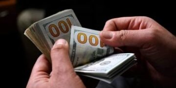 الدولار يستقر عند 49.6 جنيه أمام الجنيه المصري في البنوك اليوم