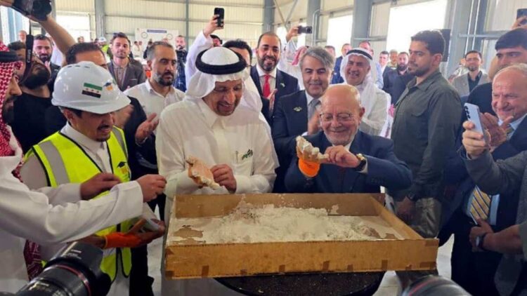 السعودية تفتتح أول مصنع أسمنت أبيض في سوريا لدعم الإعمار السعودية تفتتح أول مصنع أسمنت أبيض في سوريا لدعم الإعمار