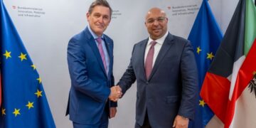 السفير الفصام يبحث تعزيز التعاون الاقتصادي والتنمية بين الكويت والنمسا