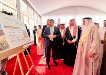 الصندوق السعودي للتنمية يفتتح محطتي ضاحية الرملي لنقل الكهرباء بالبحرين