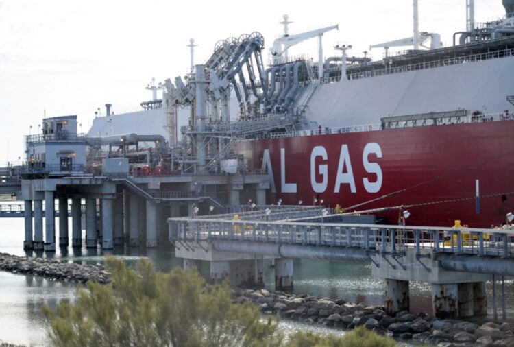 Cheniere تخسر 3.5 مليار دولار بسبب تقلبات عقود LNG المشتقة في 2026 العالم النامي لن يعتمد بالكامل على الولايات المتحدة في أمن الطاقة وفقًا لنائب رئيس تشينير للطاقة