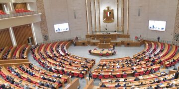 النواب يناقشون تعديل قانون الضريبة وتمويل امتداد خط مترو مصر