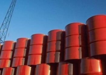 انخفاض أسعار النفط إلى أدنى مستوى منذ مارس مع برنت عند 77.1 دولار وWTI عند 73.2 دولار