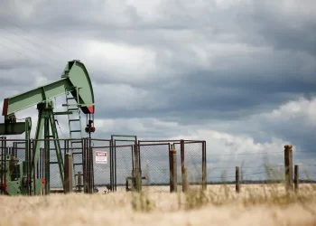 انخفاض أسعار برنت وWTI إلى أدنى مستوياتها منذ مارس عند 76.71 و72.85 دولاراً