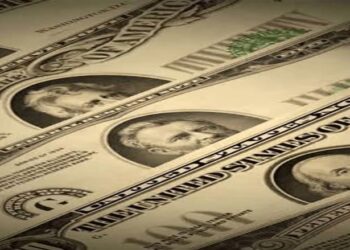 انخفاض الدولار الأمريكي مقابل الجنيه المصري بنسبة طفيفة عند 49.57 جنيه للبيع