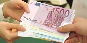 انخفاض سعر اليورو مقابل الجنيه في 5 بنوك بنهاية الأسبوع