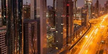 بايوت ودبيزيل يجتمعان لقيادة حملة "فخور بالإمارات" لتعزيز الرؤية والتقدم