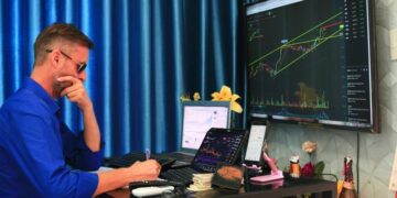 بتكوين BTC يشكل نمط هبوط قد يهبط السعر إلى 54176.14 دولار