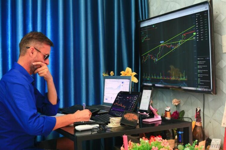 بتكوين BTC يشكل نمط هبوط قد يهبط السعر إلى 54176.14 دولار بتكوين BTC يشكل نمط هبوط قد يهبط السعر إلى 54176.14 دولار