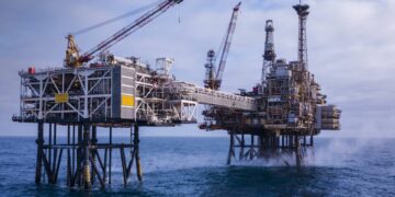 برنت يغلق عند 81.56 دولار بارتفاع 1.23% مع تصاعد التوترات الشرق أوسطية