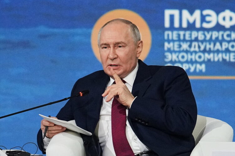 بوتين يرفض عرض زيلينسكي للقاء ويعتبره بلا جدوى بوتين يرفض عرض زيلينسكي للقاء ويعتبره بلا جدوى