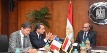 بورصة القاهرة تشهد تعزيز التعاون الاستثماري بين مصر وفرنسا في قطاعات الصناعة والطاقة
