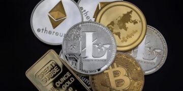 بيتكوين تتداول قرب 66 ألف دولار وسط متابعة لأسعار الفائدة