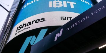تاريخ صناعة Bitcoin: تدفقات تاريخية من ETFs إلى قطاعات أخرى