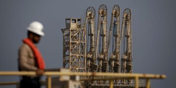 تباطؤ النمو الاقتصادي السعودي بسبب تأثير حرب إيران على صادرات النفط