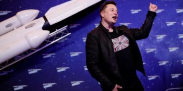 تجار التجزئة يبيعون بيتكوين لتمويل طرح SpaceX العام