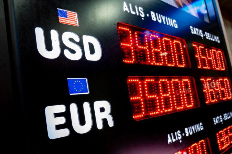تحليل فني لمؤشر FTSE 100 وزوج اليورو/دولار مع ارتفاع بينما يهبط برنت تحليل فني لمؤشر FTSE 100 وزوج اليورو/دولار مع ارتفاع بينما يهبط برنت