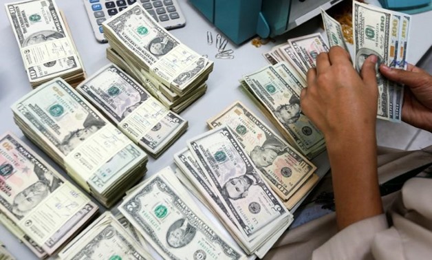 تحويلات المصريين في الخارج تصل إلى 34.9 مليار دولار في 9 أشهر تحويلات المصريين في الخارج تصل إلى 34.9 مليار دولار في 9 أشهر