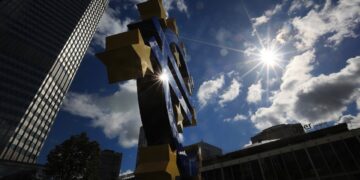 تراجع Nasdaq 100 وزيادة ECB وتحليل الين الياباني
